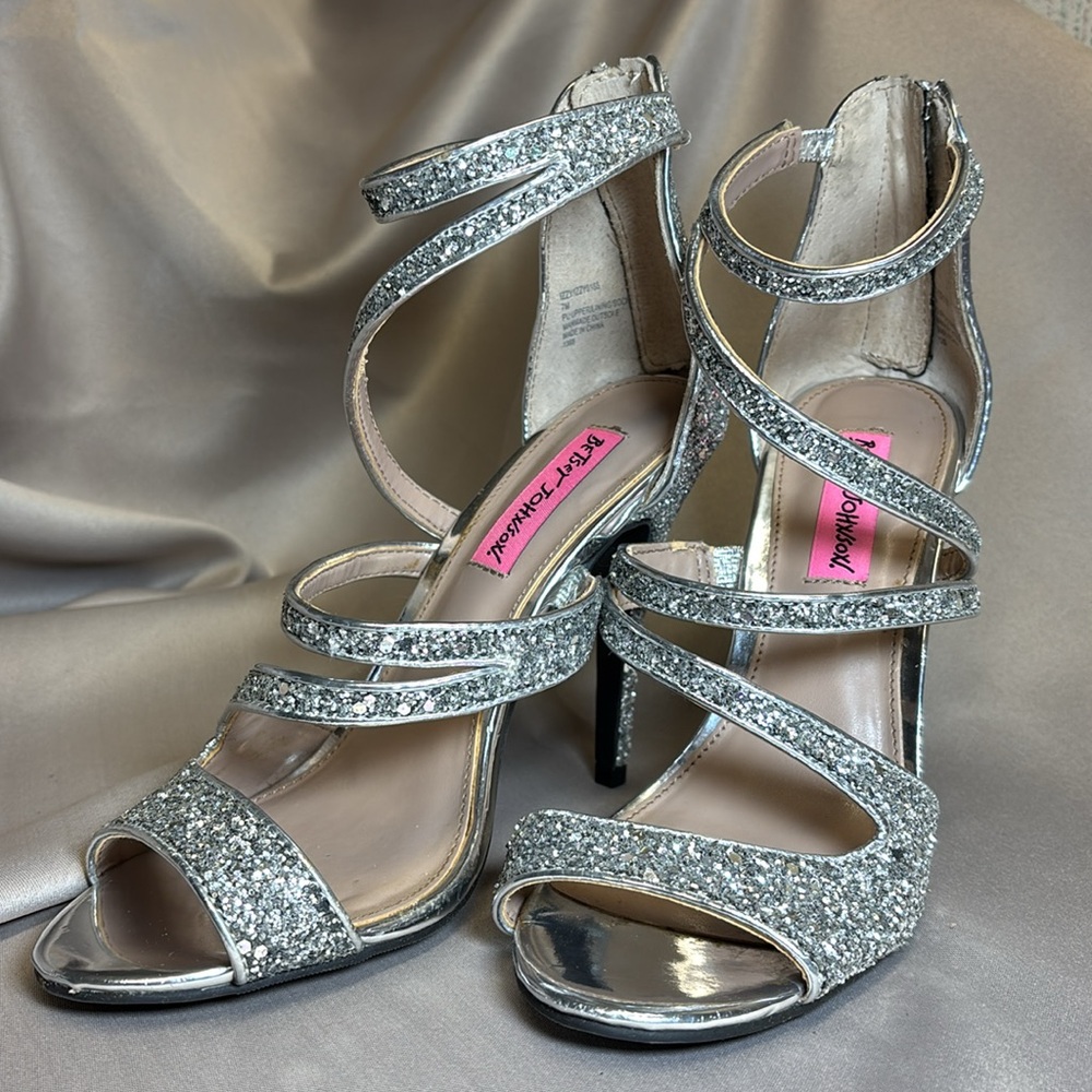 Betsey Johnson Izzy Silver Glitter Heels sz 7